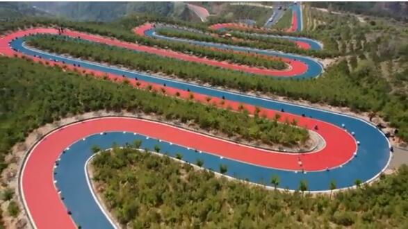 驚艷！太原高海拔山頂現“云端上的彩虹公路”